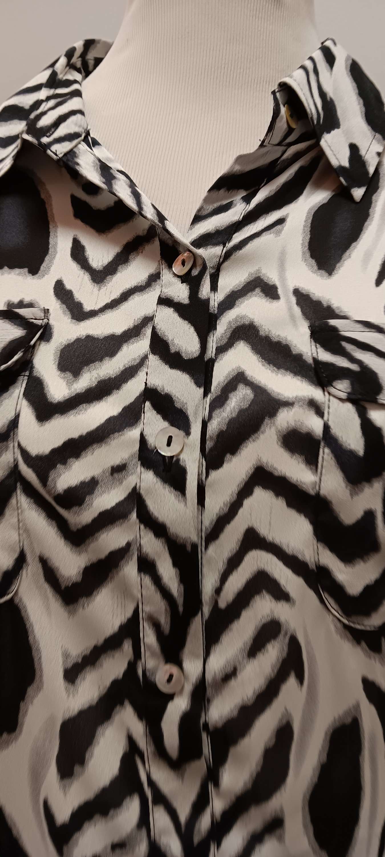 Zebra stripes dress barn blouse new with tag size 1X image 1