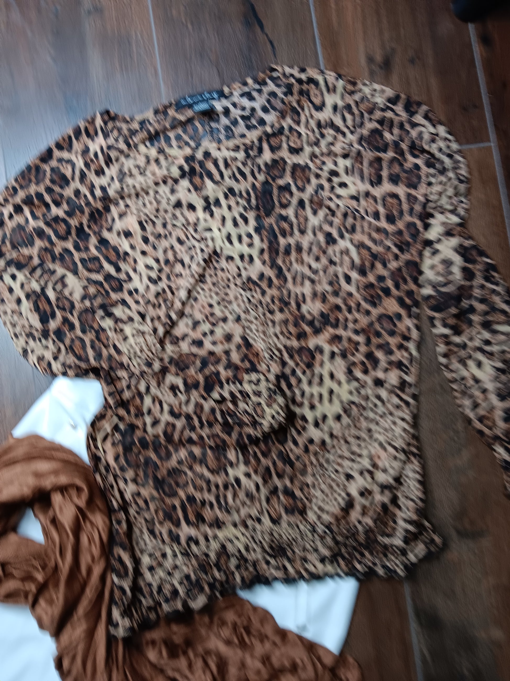 Leopard Print long-sleeved blouse size Large image 2