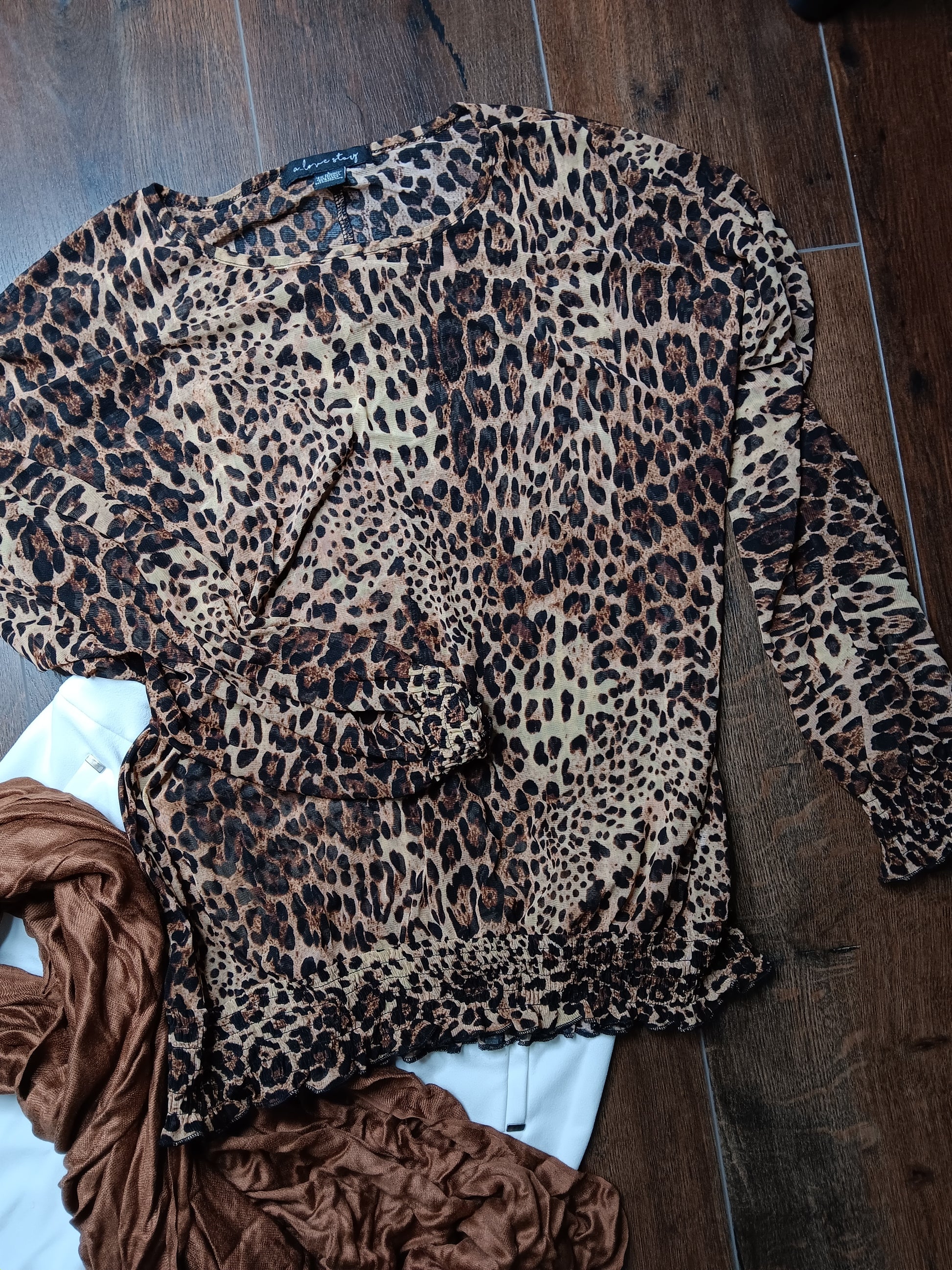 Leopard Print long-sleeved blouse size Large image 0